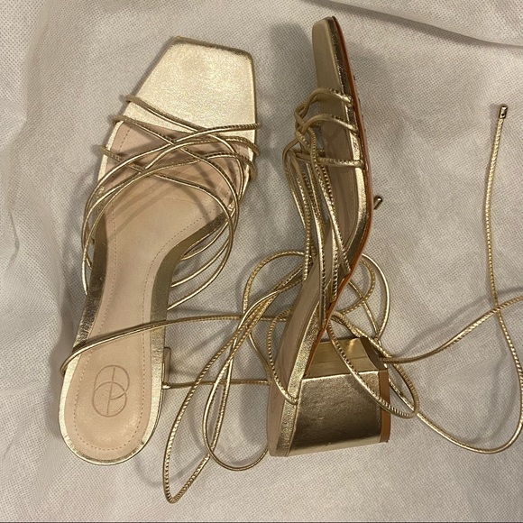 Porte & Paire Gold Strap Leather Sandals - Picture 7 of 10